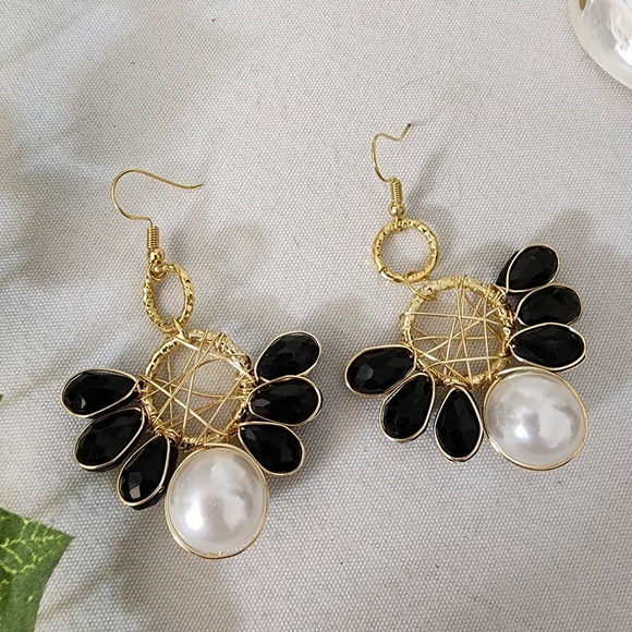 Artisan Gold Wire Art Earrings with Black Crystal Stones - Picture 4 of 6